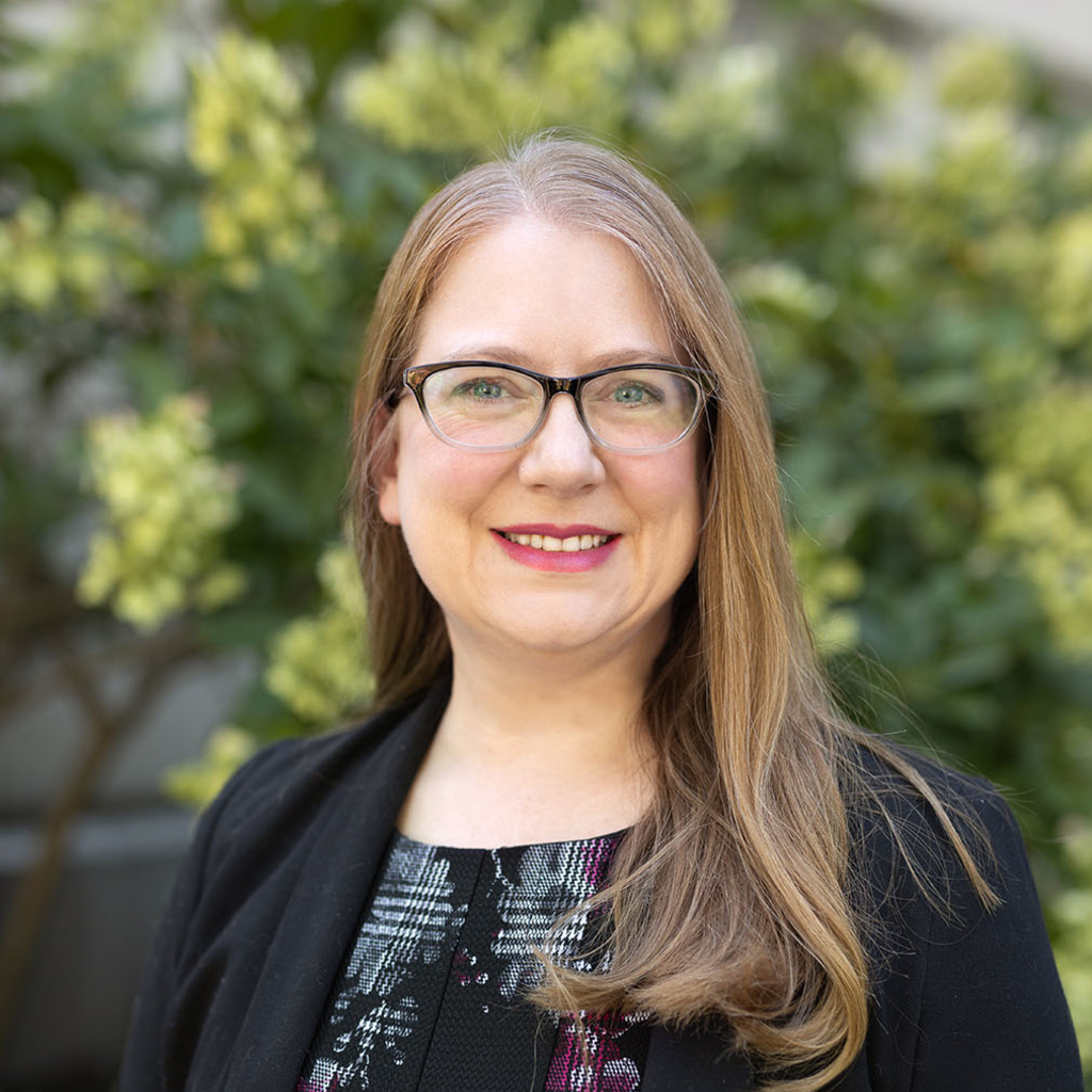 Headshot of Colleen Theisen