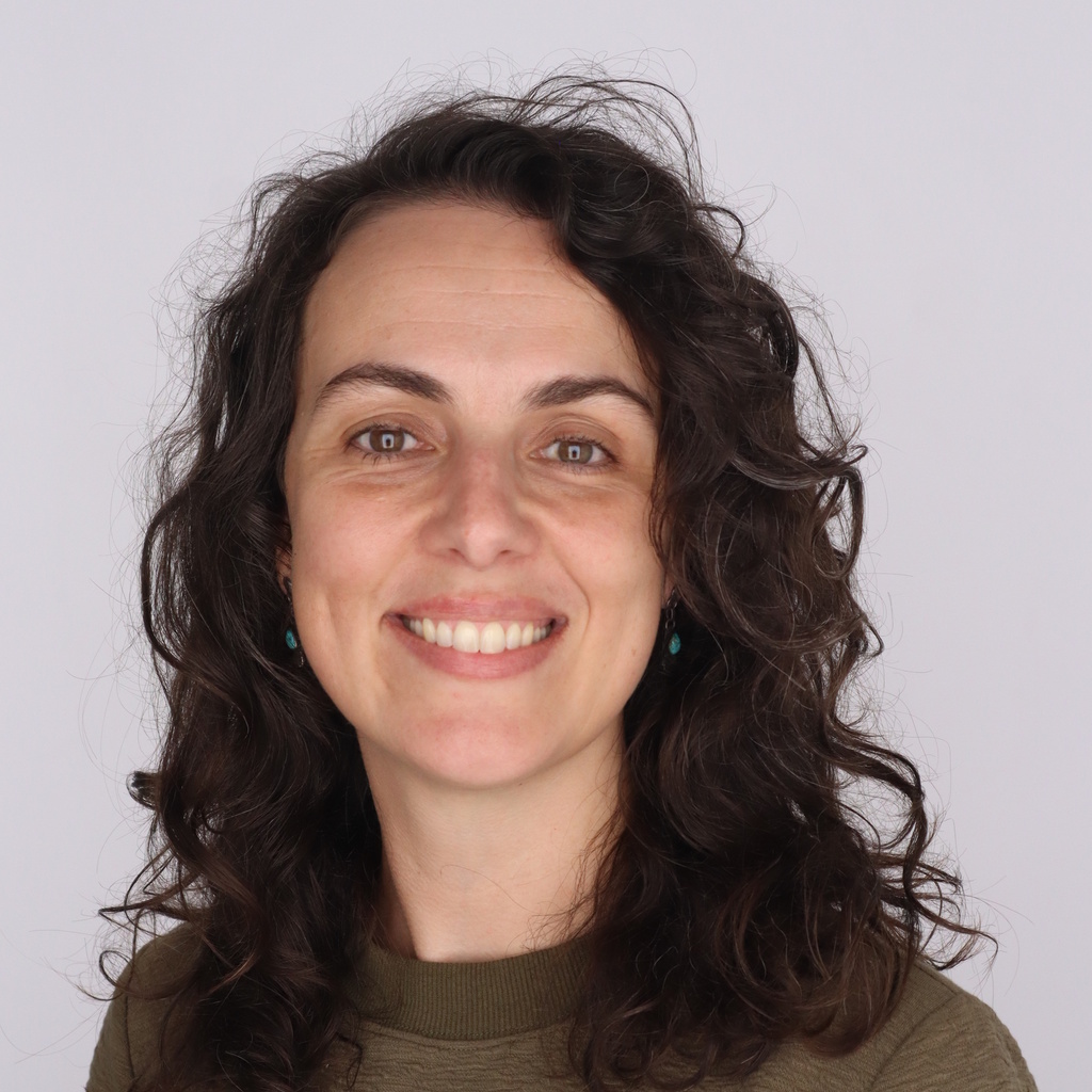 headshot of Katie DeVries