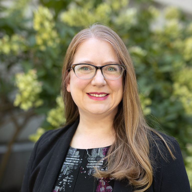 Headshot of Colleen Theisen