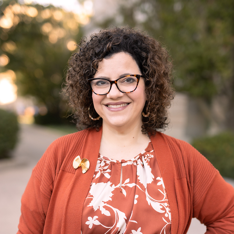 headshot of lucy santos green